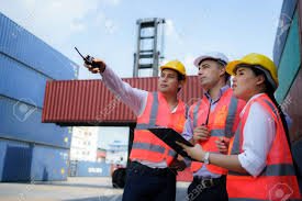 Fondations et supports pour containers maritimes